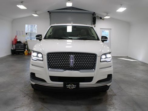 Used 2023 Lincoln Navigator Reserve image 3