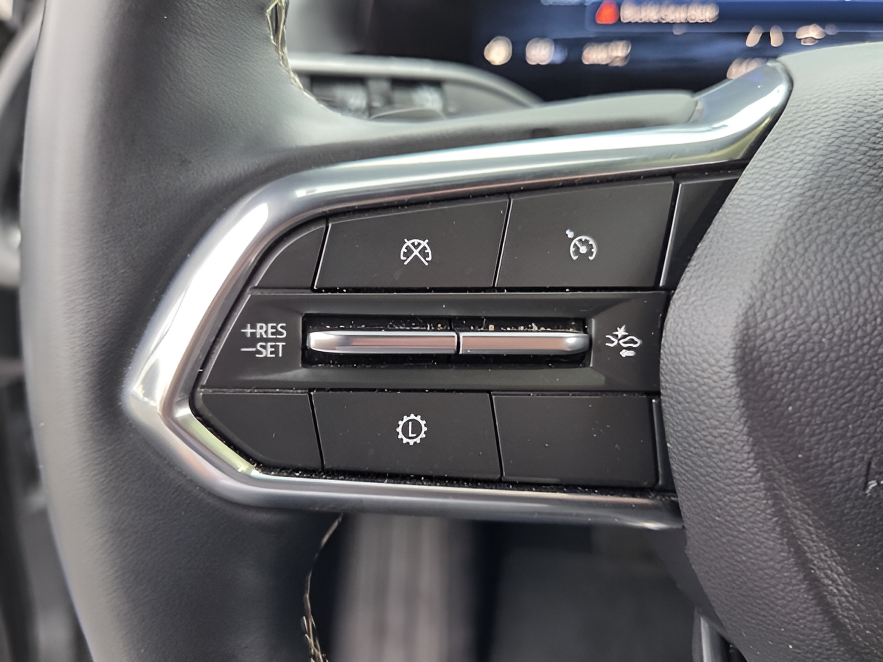 Used 2025 Chevrolet Traverse LT AWD/4WD image 23