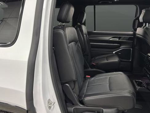 Used 2024 Jeep Wagoneer Series II image 25