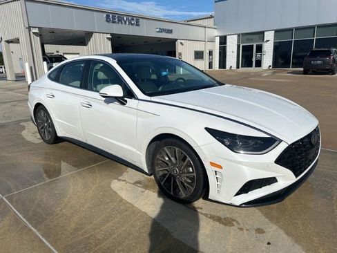 Used 2022 Hyundai Sonata Limited w/ Preferred Accessory Package FWD image 2