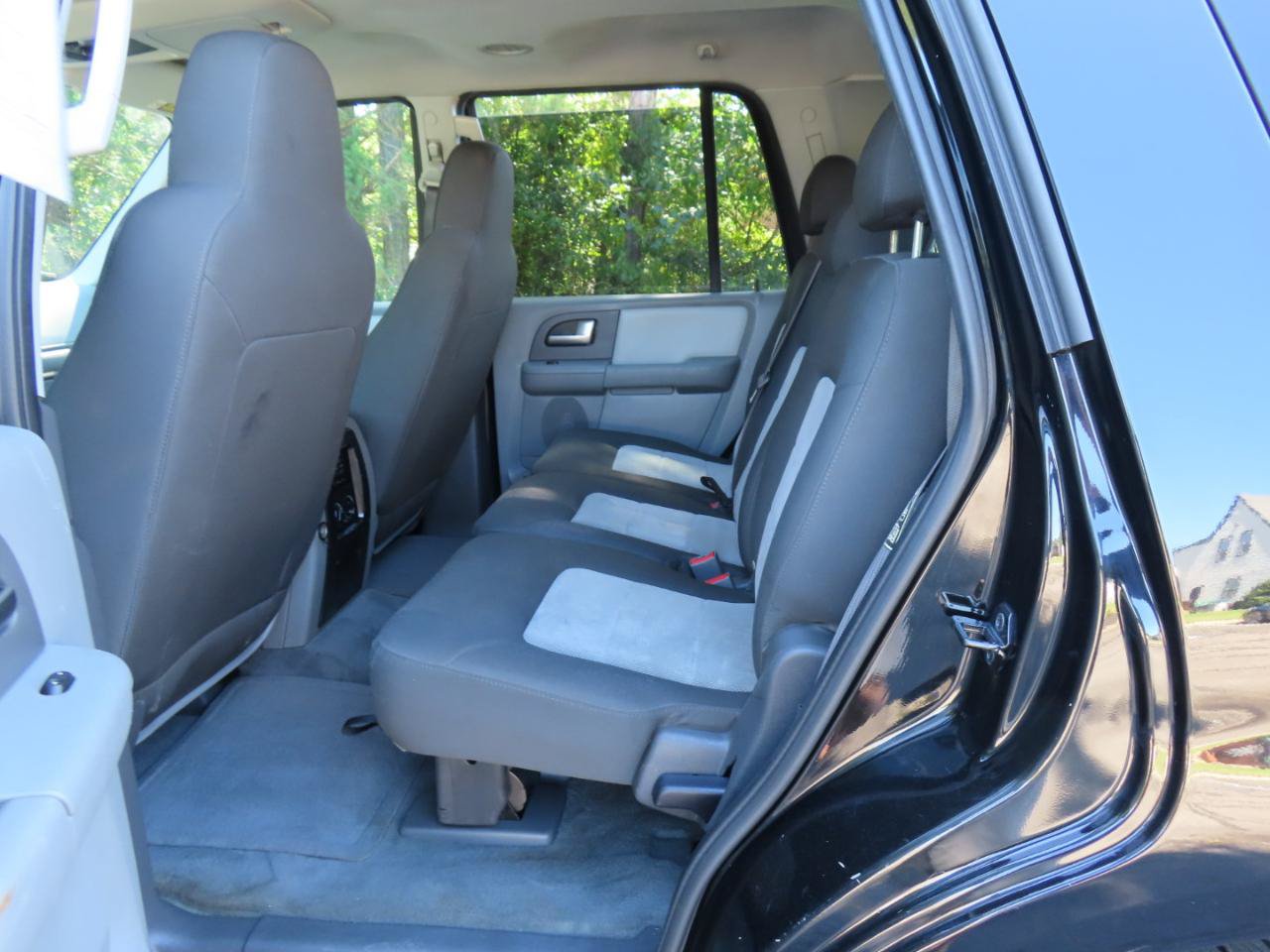 Used 2004 Ford Expedition XLT AWD/4WD image 17