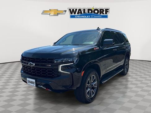 Used 2023 Chevrolet Tahoe Z71 w/ Luxury Package AWD/4WD image 3