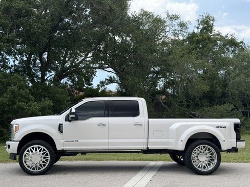 Used 2019 Ford F350 Platinum w/ Platinum Ultimate Package AWD/4WD image 2