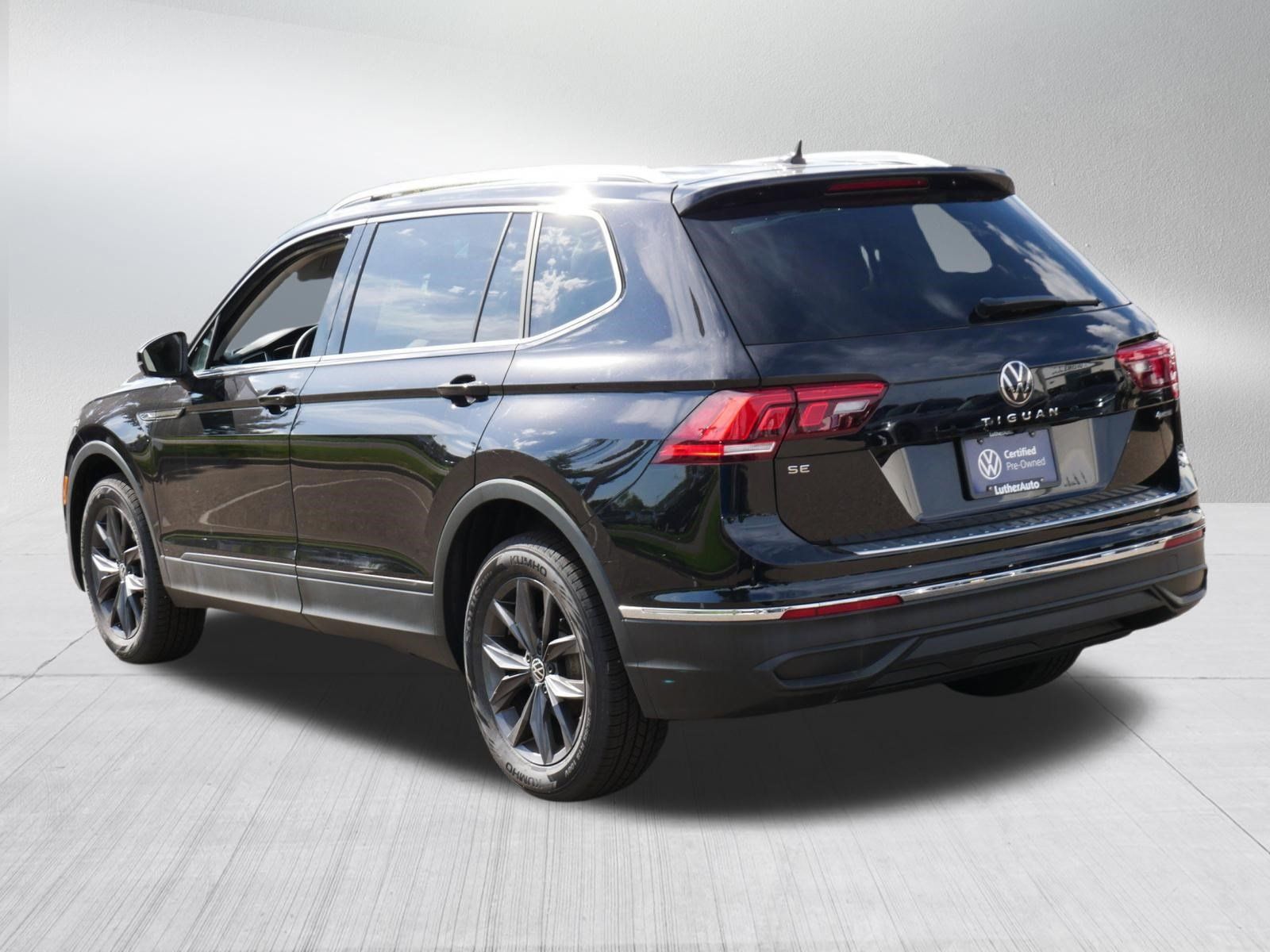 Used 2022 Volkswagen Tiguan SE w/ Panoramic Sunroof Package AWD/4WD image 5