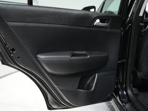 Used 2022 Kia Sportage LX image 19