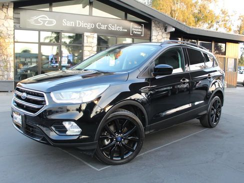 Used 2018 Ford Escape SE w/ Ford Safe & Smart Package AWD/4WD image 1