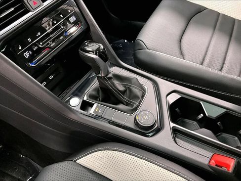 New 2026 Volkswagen Taos SEL image 10