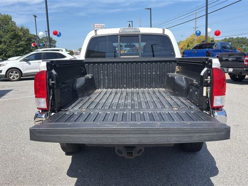 Used 2017 Toyota Tacoma SR5 w/ Tow Package RWD image 28