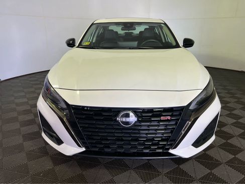 Certified 2024 Nissan Altima 2.5 SR w/ SR Premium Package FWD image 2