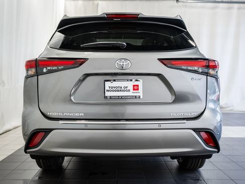 New 2026 Toyota Highlander Platinum image 5