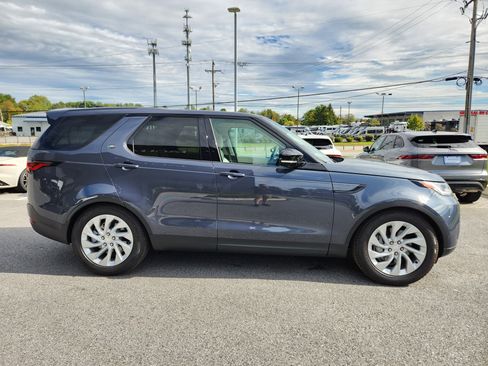 Used 2025 Land Rover Discovery S image 6