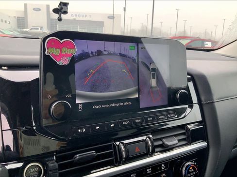 Used 2023 Nissan Pathfinder SL image 27