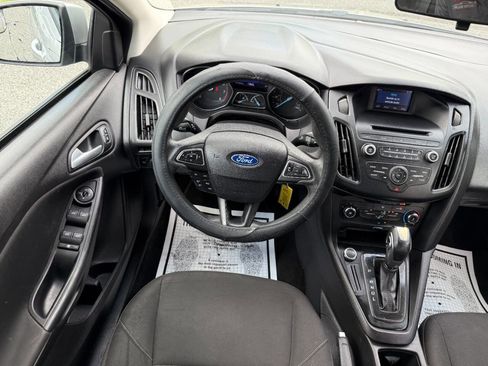 Used 2015 Ford Focus SE image 41