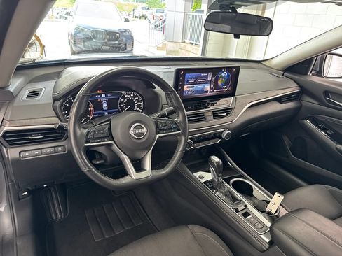 Used 2023 Nissan Altima 2.5 SV w/ SV Premium Package FWD image 17