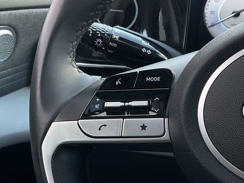 Used 2025 Hyundai Elantra Limited image 24