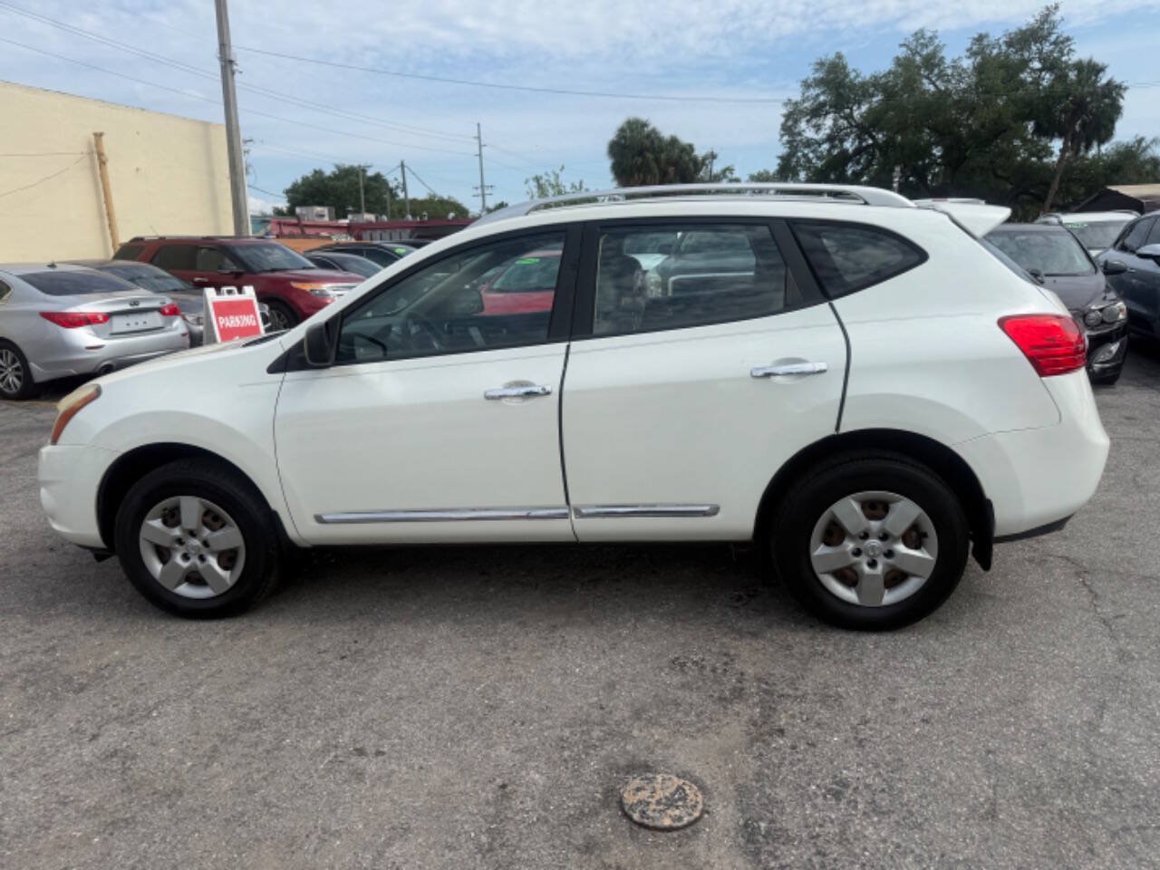 Used 2015 Nissan Rogue S w/ Convenience Package AWD/4WD image 4