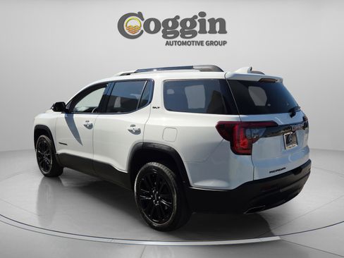 Used 2023 GMC Acadia SLT w/ Elevation Edition image 4