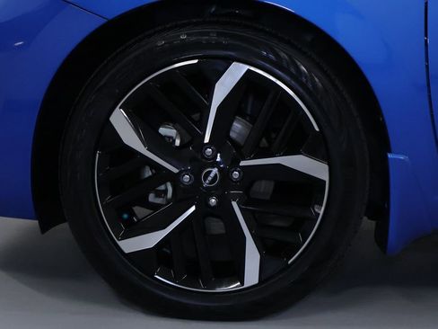 Used 2023 Nissan Versa SR w/ Trunk Package image 27