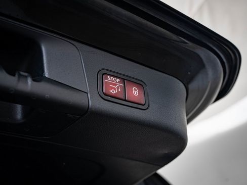 Used 2024 Mercedes-Benz GLB 250 4MATIC image 19