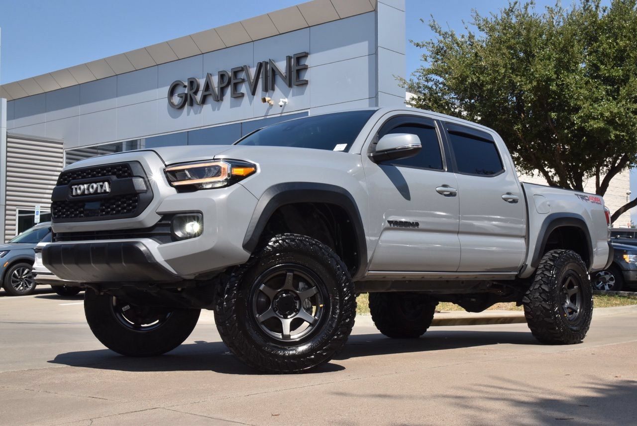 Used 2020 Toyota Tacoma TRD Off-Road AWD/4WD image 2