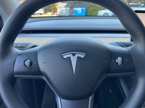 Used 2021 Tesla Model Y Long Range image 23