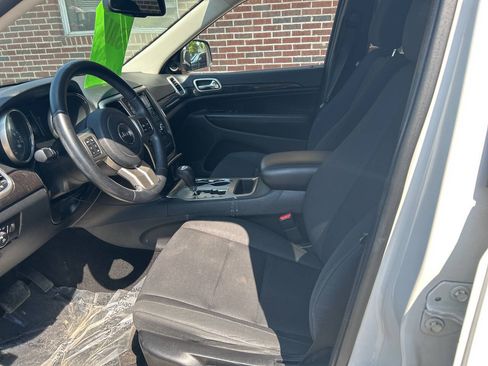 Used 2012 Jeep Grand Cherokee Laredo AWD/4WD image 7