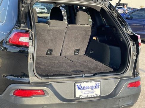 Used 2018 Jeep Cherokee Latitude image 24