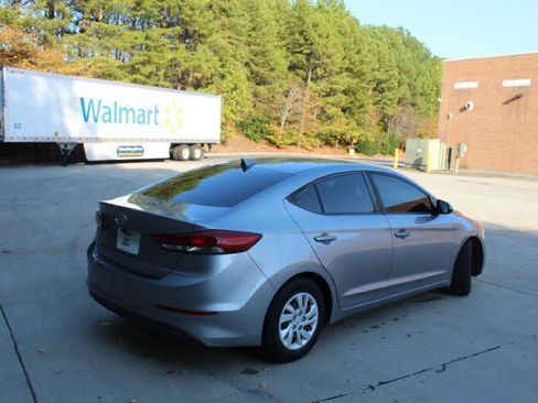 Used 2017 Hyundai Elantra SE FWD image 6