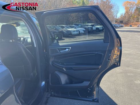 Used 2022 Ford Edge Titanium image 36
