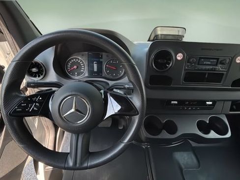 Used 2025 Mercedes-Benz Sprinter 2500 image 11