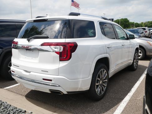 Used 2023 GMC Acadia Denali w/ Denali Ultimate Package AWD/4WD image 4