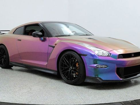 Used 2024 Nissan GT-R Premium w/ Premium Interior Package image 7