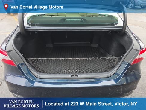 Used 2019 Toyota Camry XLE image 29