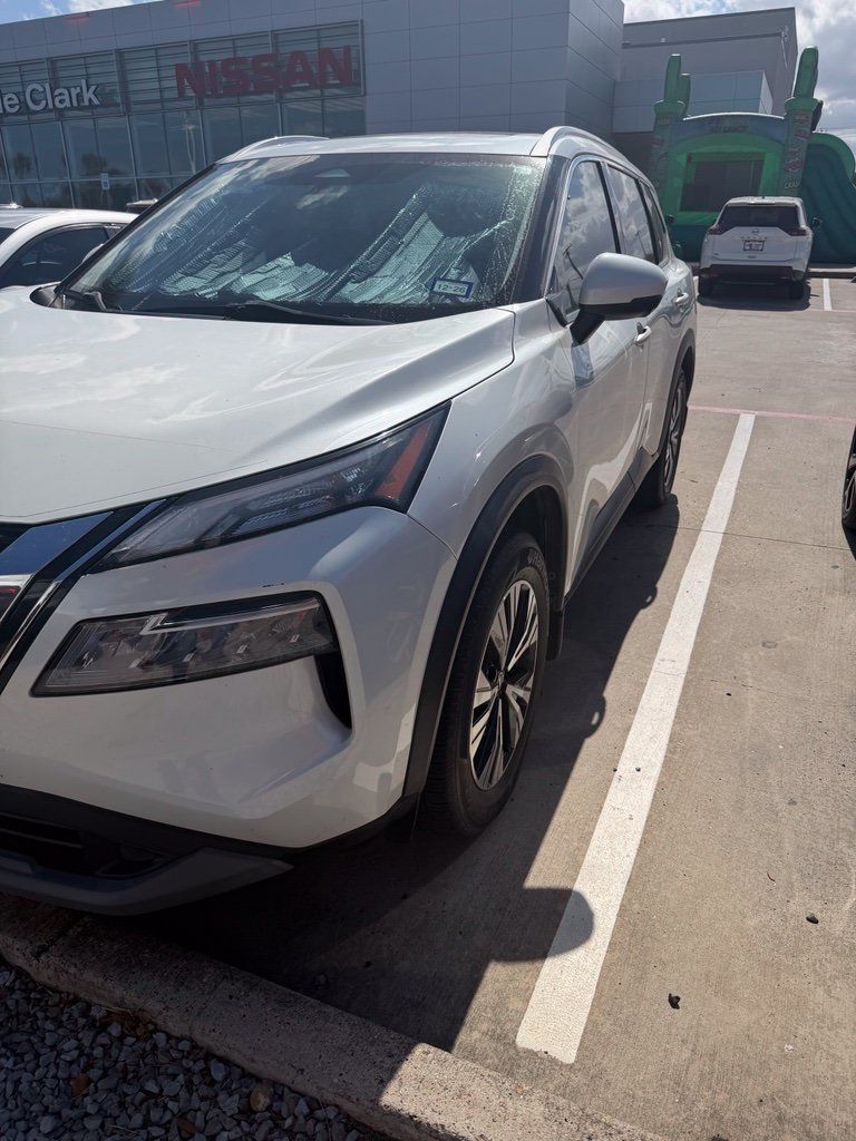 Used 2021 Nissan Rogue SV w/ Premium Package FWD image 1