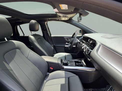 Used 2023 Mercedes-Benz GLA 250 w/ Premium Package image 16