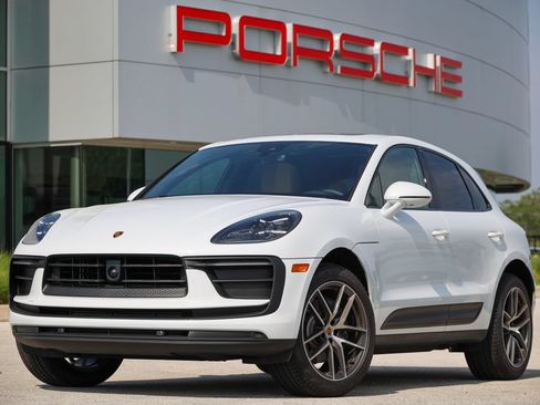 Certified 2026 Porsche Macan AWD/4WD image 6