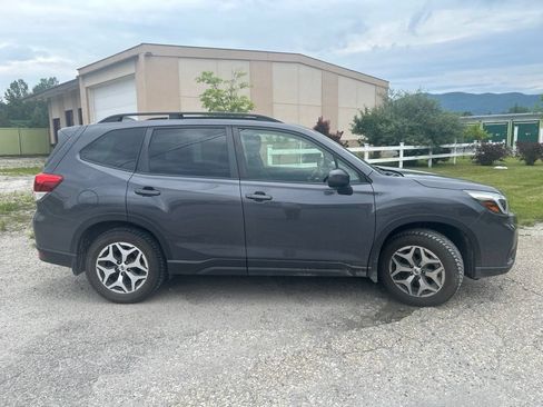 Used 2021 Subaru Forester Premium AWD/4WD image 3