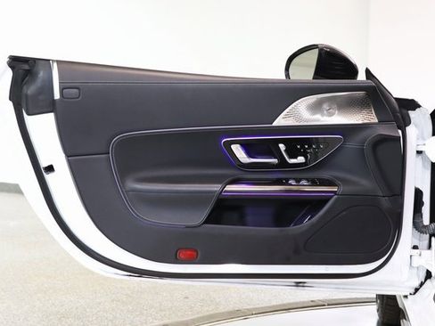 Used 2022 Mercedes-Benz SL 55 AMG 4MATIC w/ Driver Assistance Package image 21