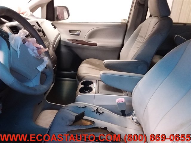 Used 2012 Toyota Sienna XLE w/ Entertainment Pkg FWD image 9