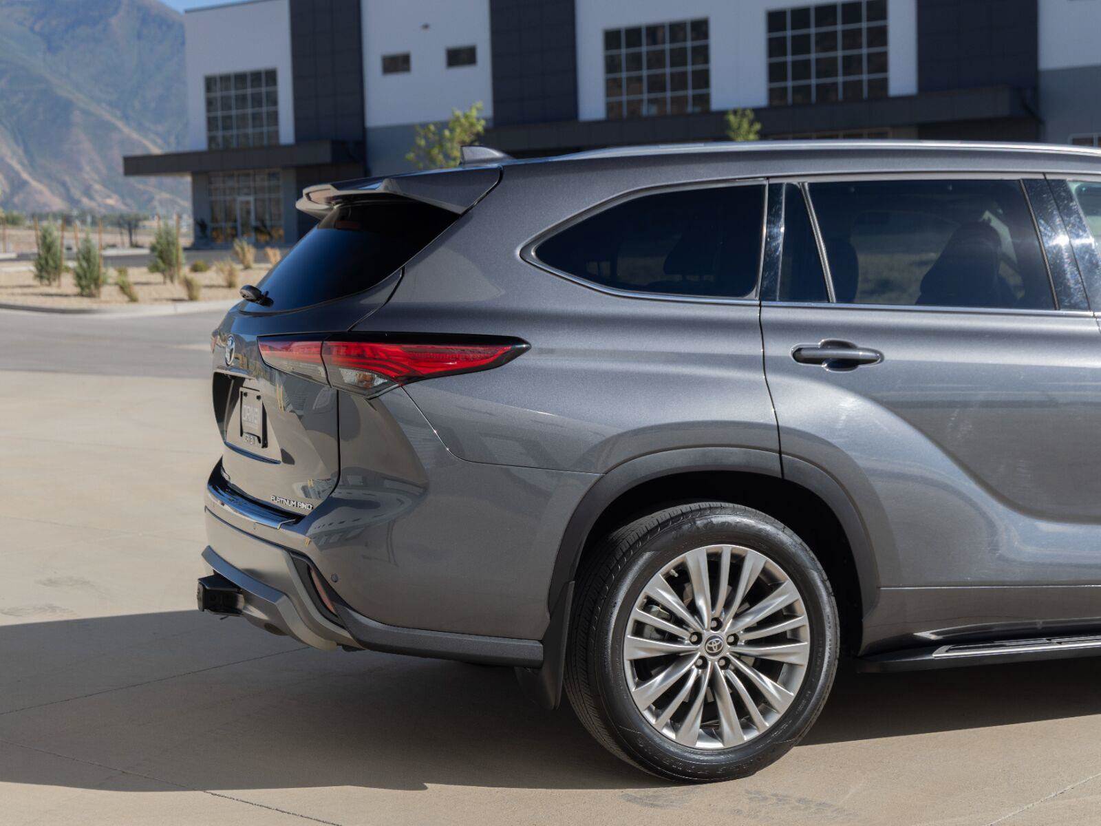 Used 2022 Toyota Highlander Platinum AWD/4WD image 11