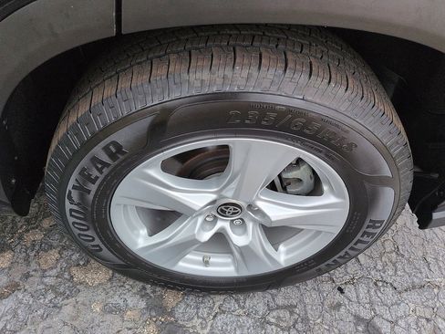 Used 2022 Toyota Highlander L image 10