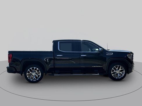 Used 2022 GMC Sierra 1500 Denali AWD/4WD image 2