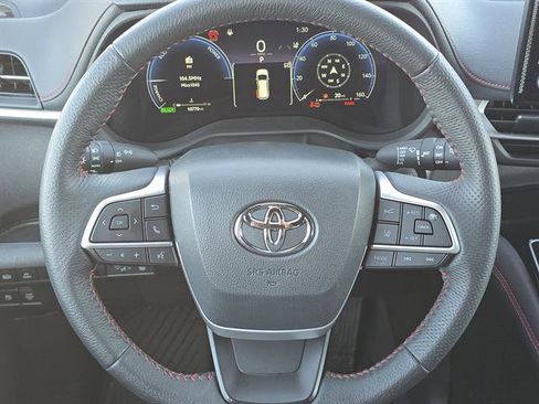Used 2025 Toyota Sienna XSE image 44