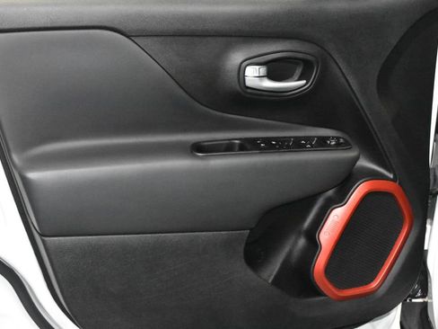 Used 2023 Jeep Renegade Trailhawk image 4