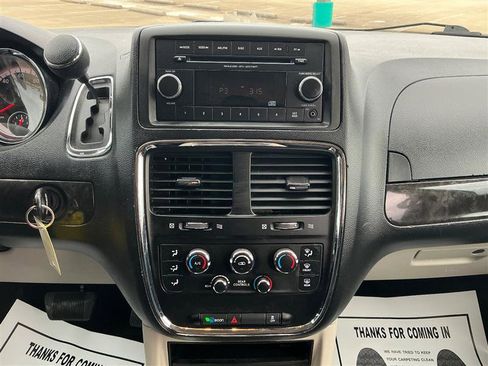 Used 2013 Dodge Grand Caravan SXT image 31