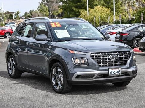 Certified 2025 Hyundai Venue SEL FWD image 3