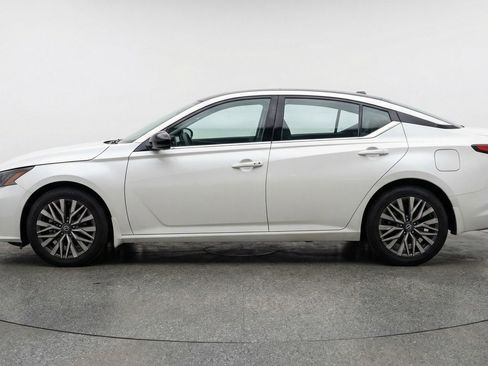 Used 2025 Nissan Altima 2.5 SV image 5
