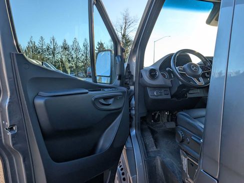 Used 2022 Mercedes-Benz Sprinter 3500 image 22