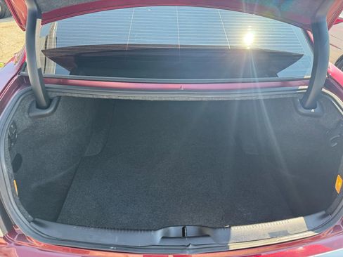 Used 2020 Chrysler 300 Touring w/ Chrome Appearance Package image 9