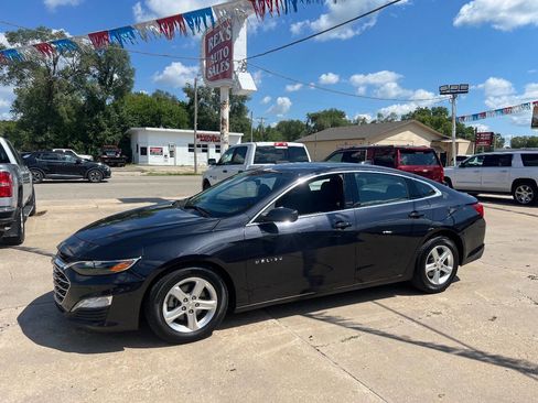Used 2023 Chevrolet Malibu LT image 2
